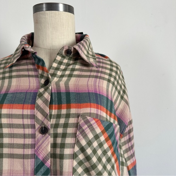 NWT Wild Fable plaid Button-Up Shirt - size M - Picture 2 of 4